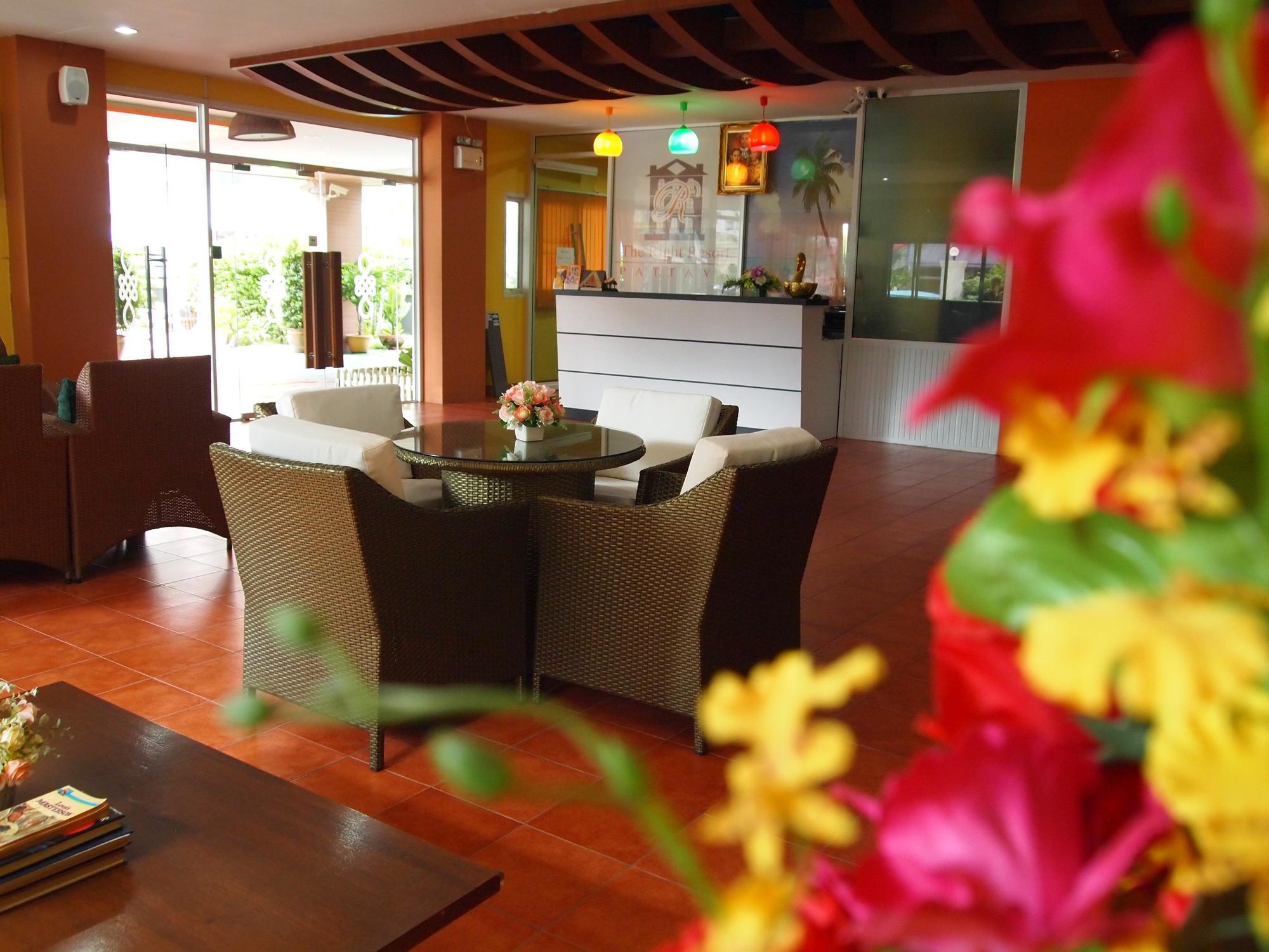 The Right Resort Pattaya Exterior foto